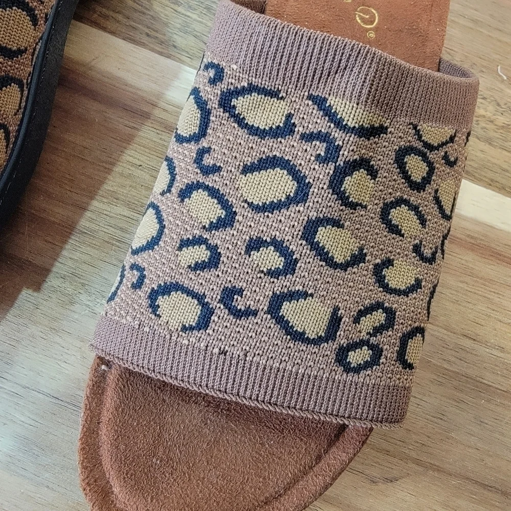 Traq by Alegria Leopard Knit Slide Sandals Comfy Size 36